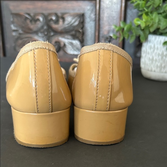 TORY BURCH Chelsea Nude Ballet
Heels Pumps Patent Leather Bow
Charm - Picture 5 of 15